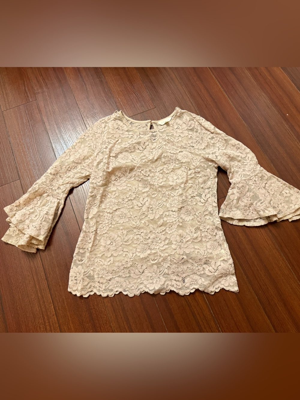 Adiva Cream Floral Lace Bell-Sleeve Blouse